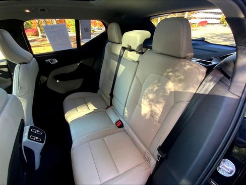 Used 2024 Volvo XC40 B5 Plus w/ Protection Package Premier image 20