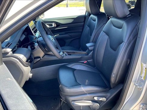 New 2026 Jeep Compass Latitude image 9