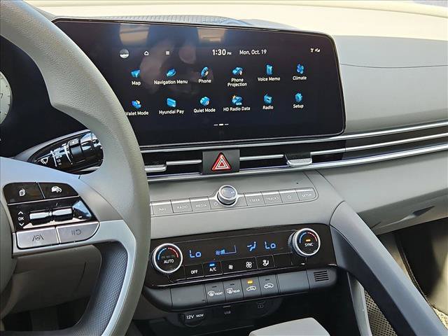 Used 2024 Hyundai Elantra SEL FWD image 15