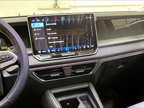 New 2026 Volkswagen Tiguan SE image 9