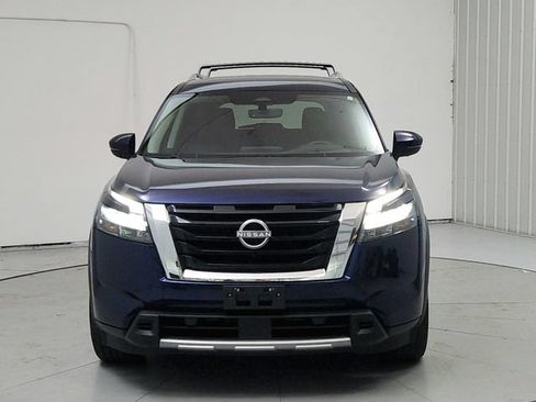 Used 2025 Nissan Pathfinder SL FWD image 2