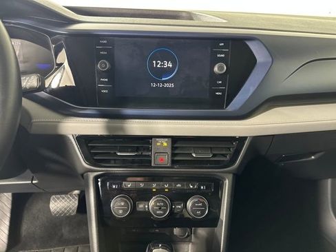 Used 2024 Volkswagen Taos SE image 22