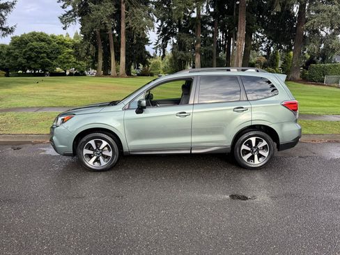 Used 2017 Subaru Forester 2.5i Premium w/ Popular Package #1A AWD/4WD image 2
