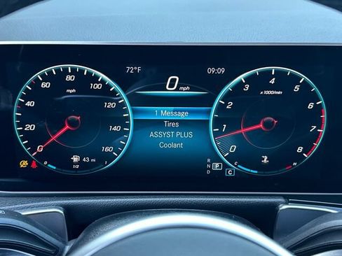Used 2021 Mercedes-Benz GLB 250 4MATIC image 30