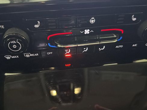 Used 2022 Jeep Grand Cherokee L Limited image 23