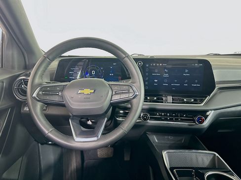 Used 2025 Chevrolet Equinox LT image 17