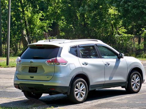 Used 2014 Nissan Rogue SV w/ SV Premium Package image 4