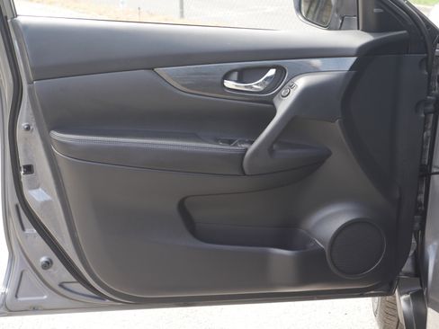 Used 2015 Nissan Rogue SL w/ SL Premium Package FWD image 29