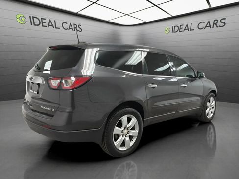 Used 2016 Chevrolet Traverse LT w/ Style and Technology Package FWD image 5