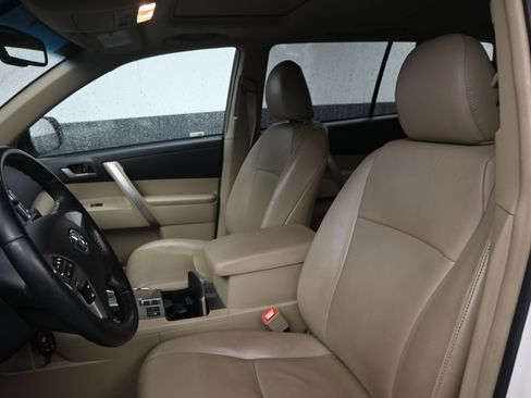 Used 2013 Toyota Highlander SE image 16