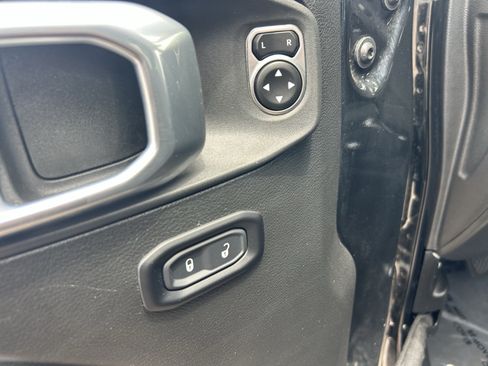 Used 2025 Jeep Wrangler Unlimited Sport AWD/4WD image 30