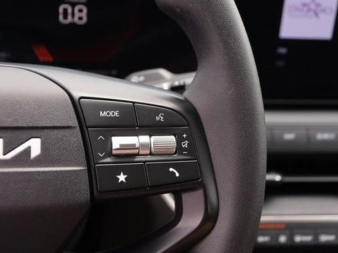 Used 2025 Kia K4 FWD image 12