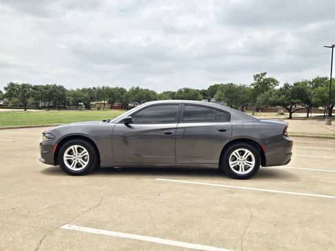 Used 2023 Dodge Charger SXT RWD image 4