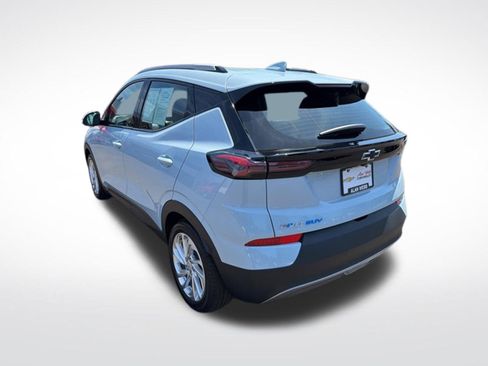 Used 2023 Chevrolet Bolt EUV LT w/ Comfort Package FWD image 5
