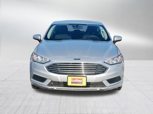 Used 2018 Ford Fusion SE image 2
