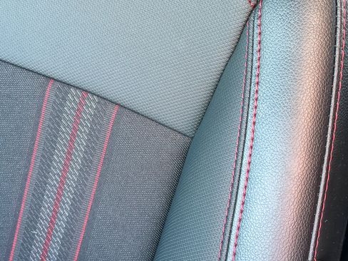 Used 2022 Chevrolet Equinox RS w/ Infotainment Package image 24