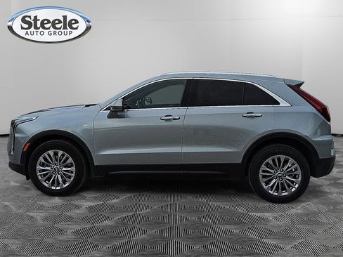 Used 2025 Cadillac XT4 Premium Luxury image 2