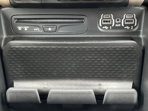 Used 2019 RAM 1500 Laramie AWD/4WD image 18