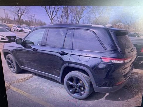 Used 2023 Jeep Grand Cherokee Limited w/ Black Appearance Package image 6