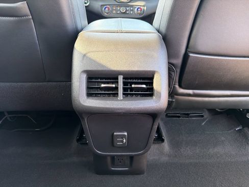 Used 2024 GMC Terrain SLT AWD/4WD image 21