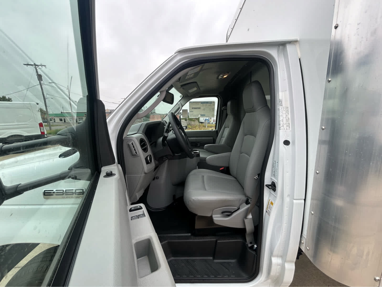 New 2027 Ford E-350 and Econoline 350 Super Duty w/ Power Equipment Group RWD image 9