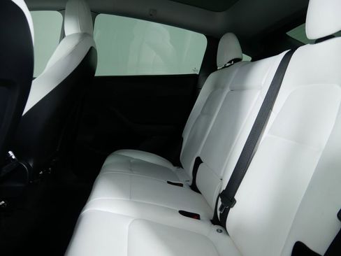 Used 2022 Tesla Model Y Performance image 16