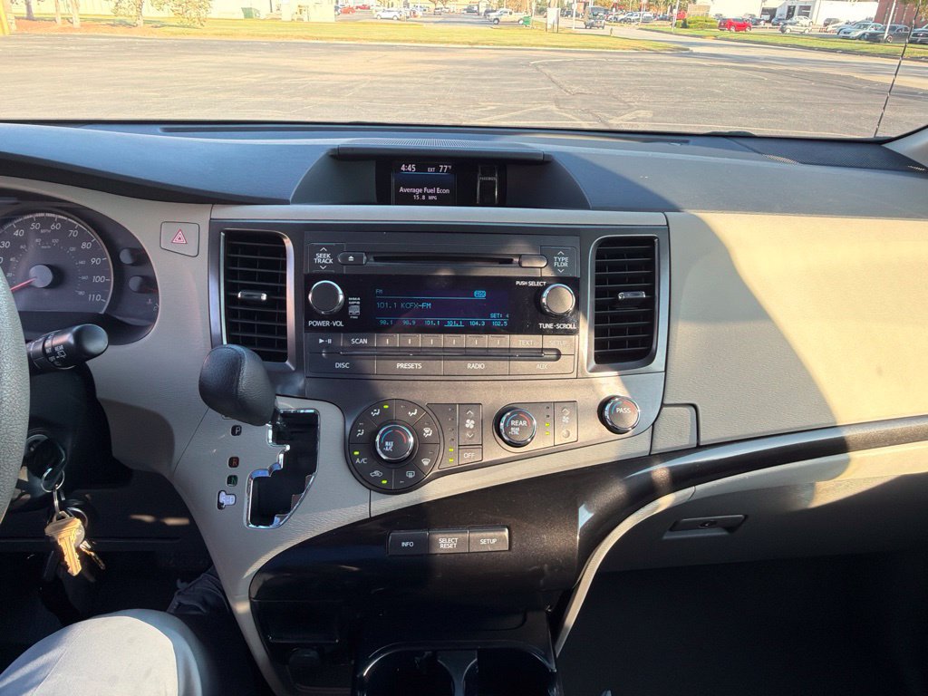 Used 2012 Toyota Sienna LE w/ Towing Pkg AWD/4WD image 9