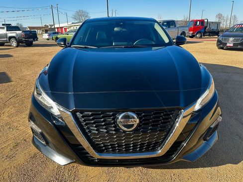 Used 2021 Nissan Altima 2.5 SR image 2