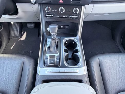 Used 2024 Kia Carnival LX image 15