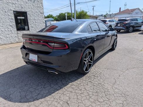 Used 2019 Dodge Charger SXT image 6