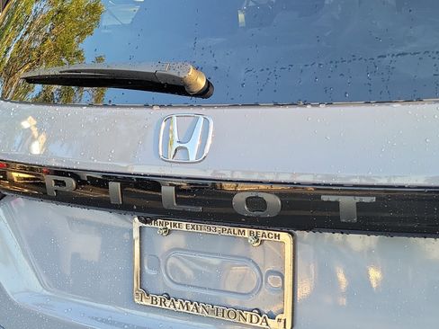 New 2026 Honda Pilot Sport image 8