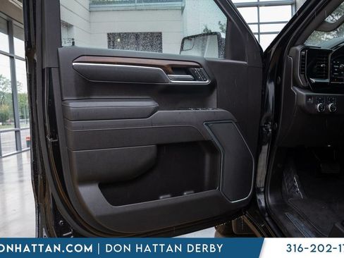 Used 2025 GMC Sierra 1500 SLT AWD/4WD image 12