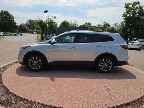 Used 2018 Hyundai Santa Fe SE AWD/4WD image 2