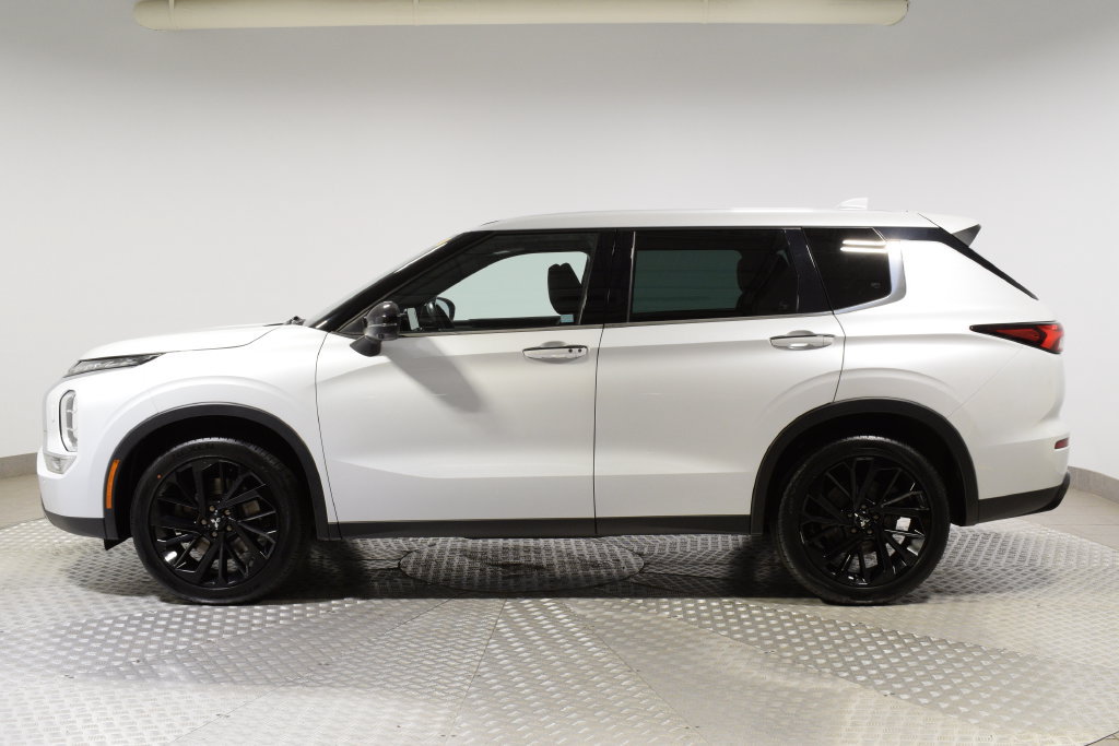 Used 2023 Mitsubishi Outlander SE AWD/4WD image 11