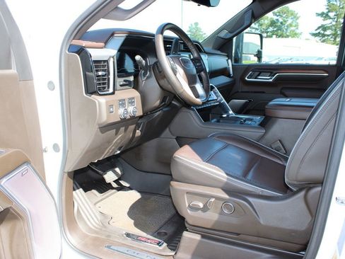 Used 2024 GMC Sierra 2500 Denali w/ Denali Reserve Package AWD/4WD image 12