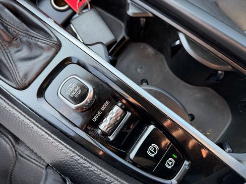 Used 2019 Volvo XC90 T6 Momentum w/ Protection Package Premier image 18