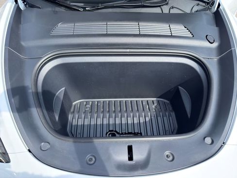 Used 2024 Tesla Model Y 2WD image 33