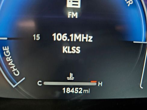 Used 2025 Toyota Sienna Platinum image 25