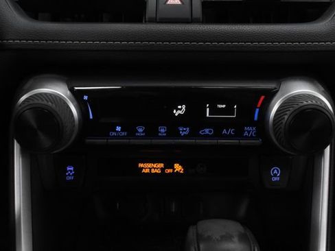 Used 2020 Toyota RAV4 LE image 33