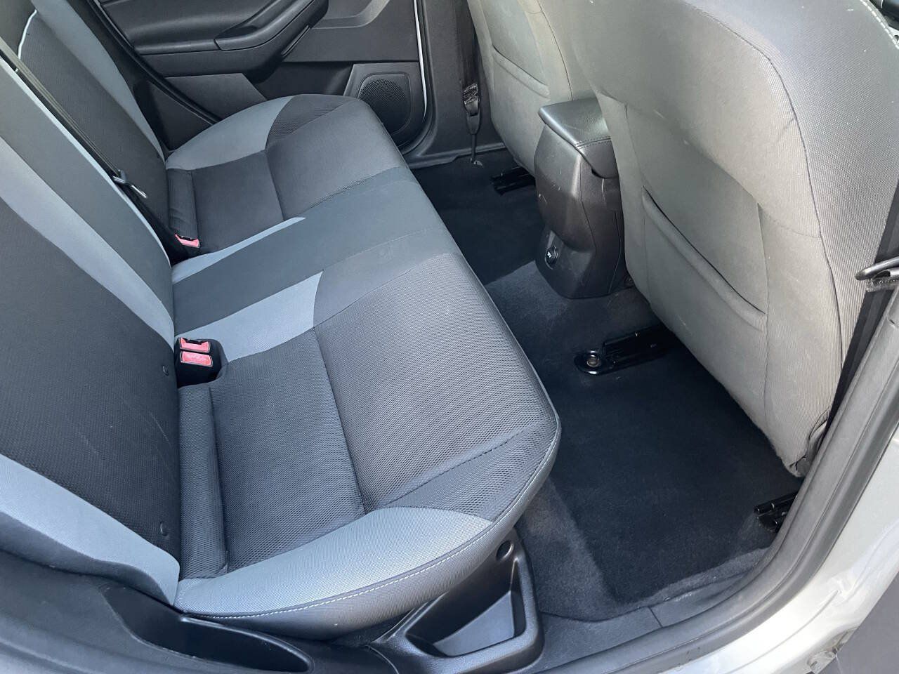Used 2014 Ford Focus SE w/ SE Winter Package FWD image 12