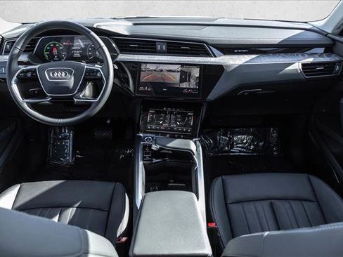 Used 2024 Audi Q8 e-tron Premium Plus w/ Premium Plus Package image 21