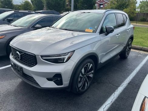Certified 2023 Volvo XC40 B5 Ultimate w/ Protection Package Premier AWD/4WD image 2