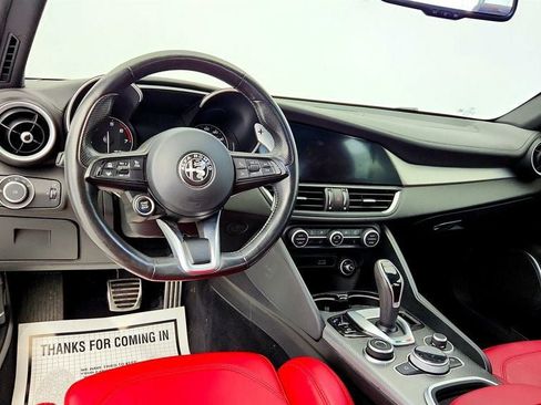 Used 2023 Alfa Romeo Giulia Veloce AWD/4WD image 13