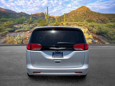 Used 2023 Chrysler Voyager LX FWD image 6