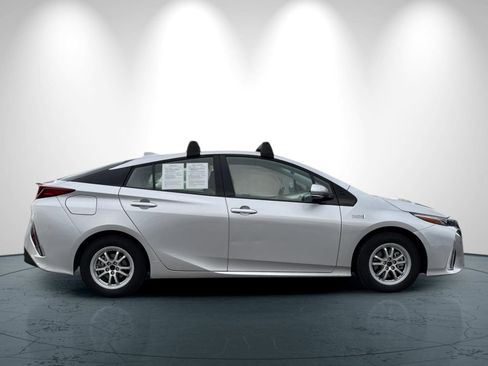 Used 2020 Toyota Prius Prime LE image 3