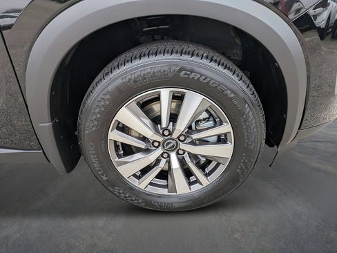 New 2026 Nissan Pathfinder SL FWD image 9