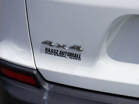 Used 2019 Jeep Cherokee Latitude Plus w/ Cold Weather Group AWD/4WD image 7