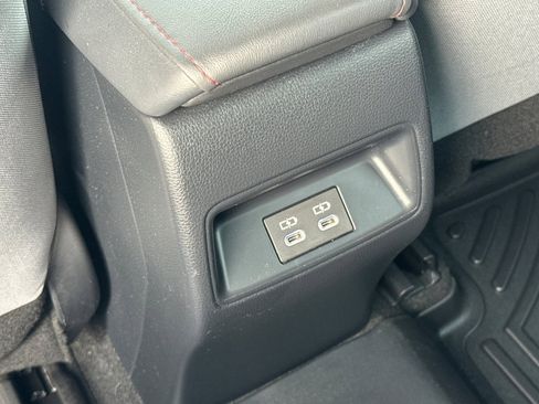 Used 2023 Toyota Corolla SE image 13