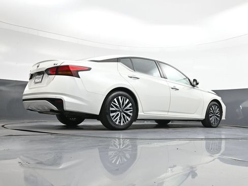 Used 2023 Nissan Altima 2.5 SV FWD image 43