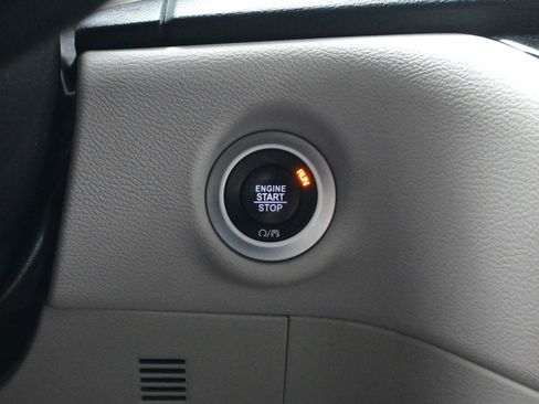 Used 2019 Chrysler Pacifica Touring-L Plus image 24